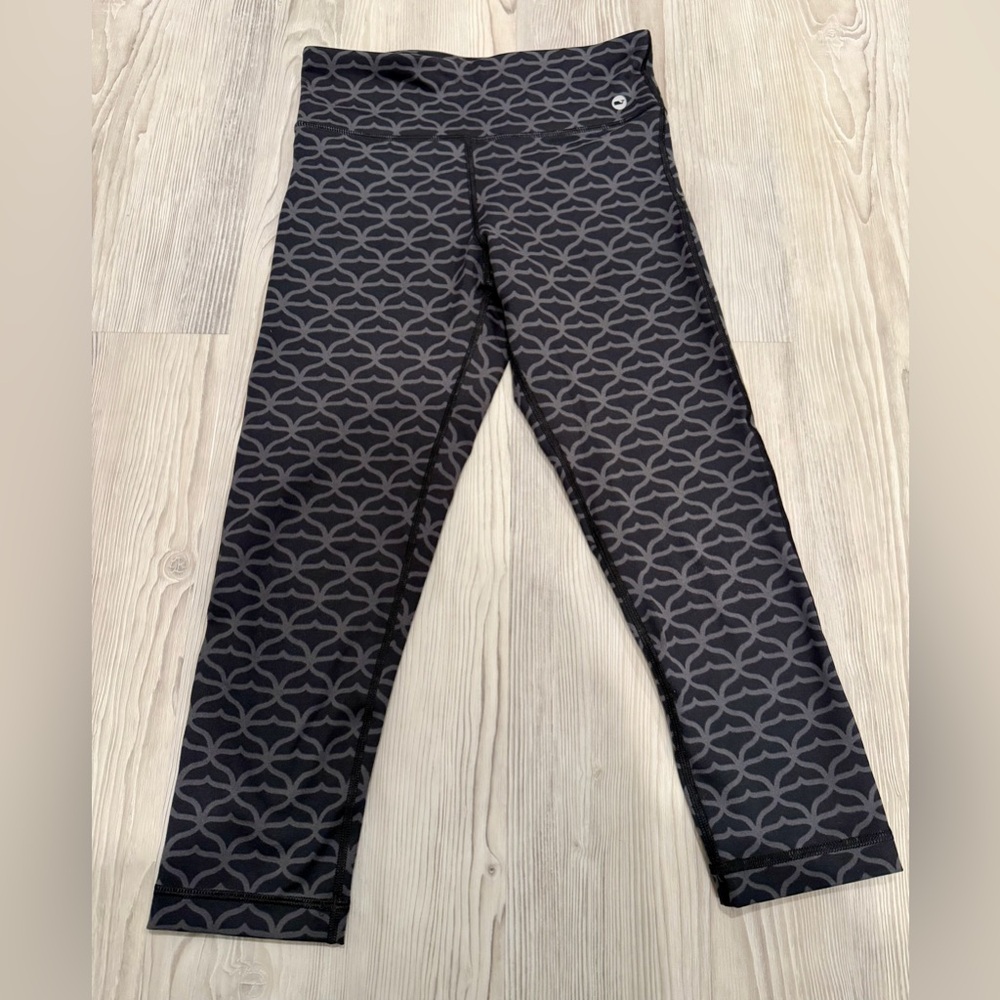 VINEYARD VINES Women’s Performance Leggings. XS. EUC. Black/ Grey Whale print